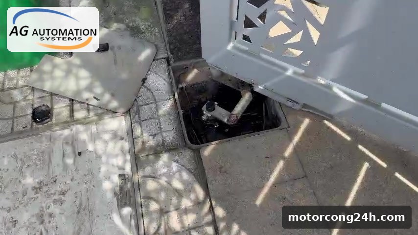 Hộp âm sàn mở nắp ở chân cánh cổng, kiểm tra nước đọng