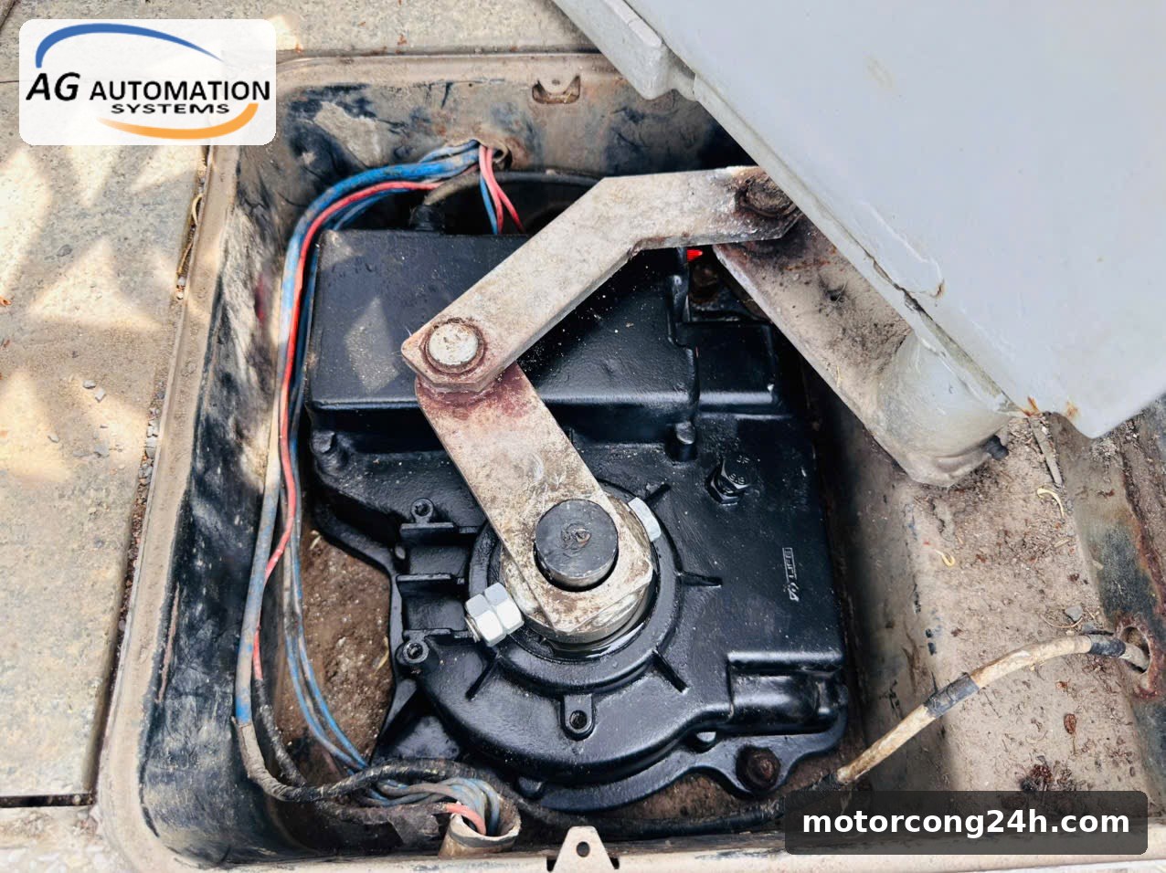 Motor cổng âm sàn LIFE bị vào nước, mở nắp hộp tại Đỗ Xuân Hợp Thủ Đức